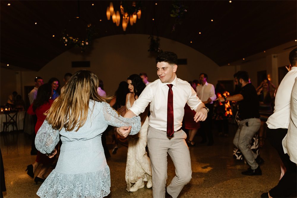 Time arrangement for changing and organizing wedding photography outfits in Melbourne