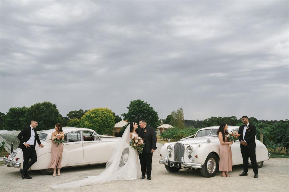 The time arrangement for wedding photography in Melbourne during holidays to avoid crowds