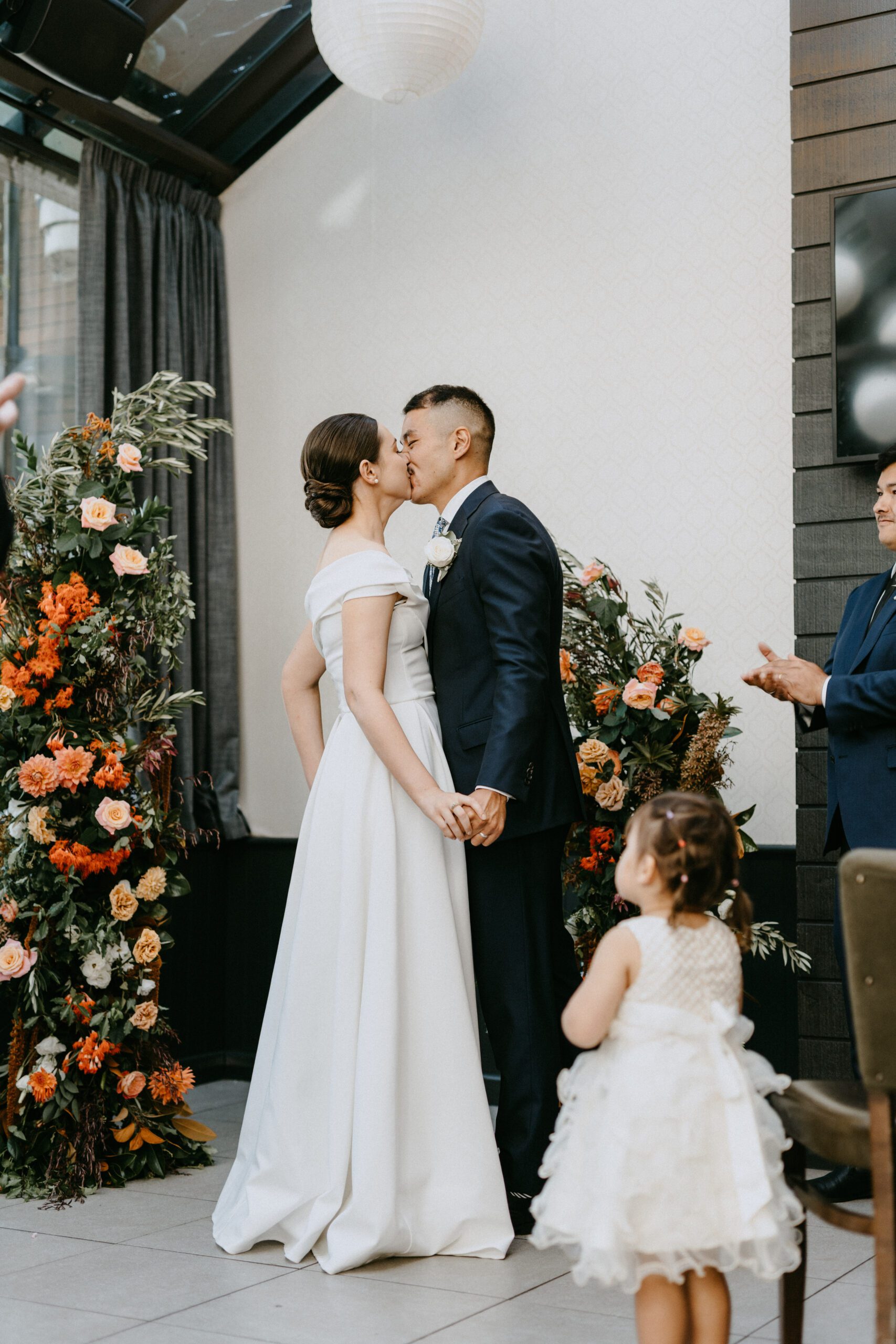 Preparations for adjusting the schedule on the day of the wedding photography shoot in Melbourne