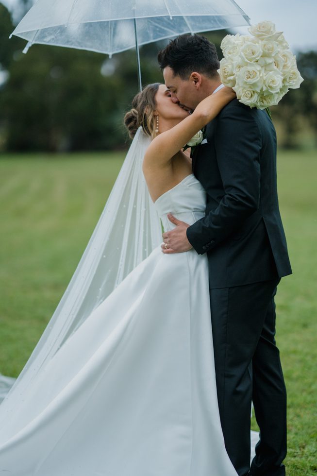 Notes for Adjusting the State of newlyweds in Melbourne Wedding Photography